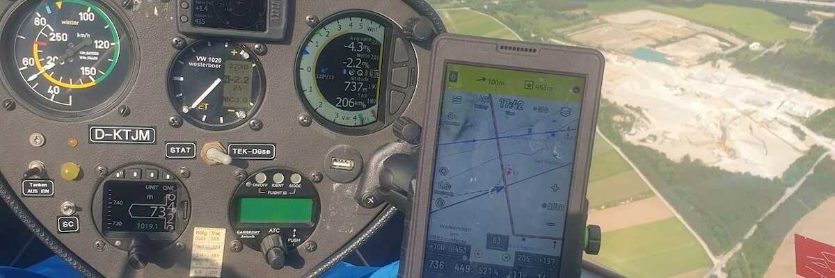 Flugwegposition um 15:42:16: Aufgenommen in der Nähe von Gemeinde Bad Fischau-Brunn, Österreich in 707 Meter